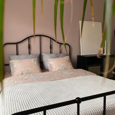 Vee 4 Apartment *